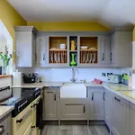 Дом отдыха Bee's Cottage- Uk30527 *