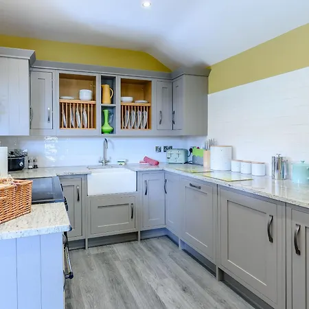 Bee's Cottage- Uk30527 Holiday home