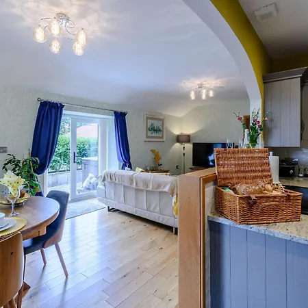 Bee's Cottage- Uk30527 Holiday home Staintondale