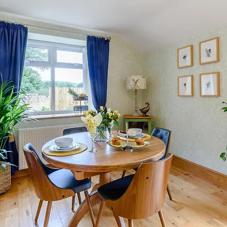 Bee's Cottage- Uk30527 Holiday home Staintondale